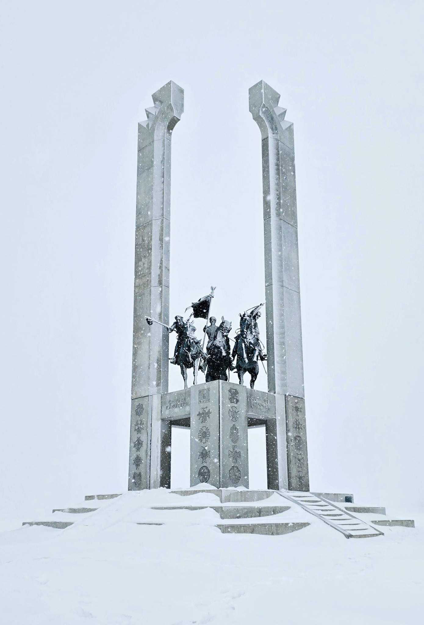 pomnik-zimowa-pora